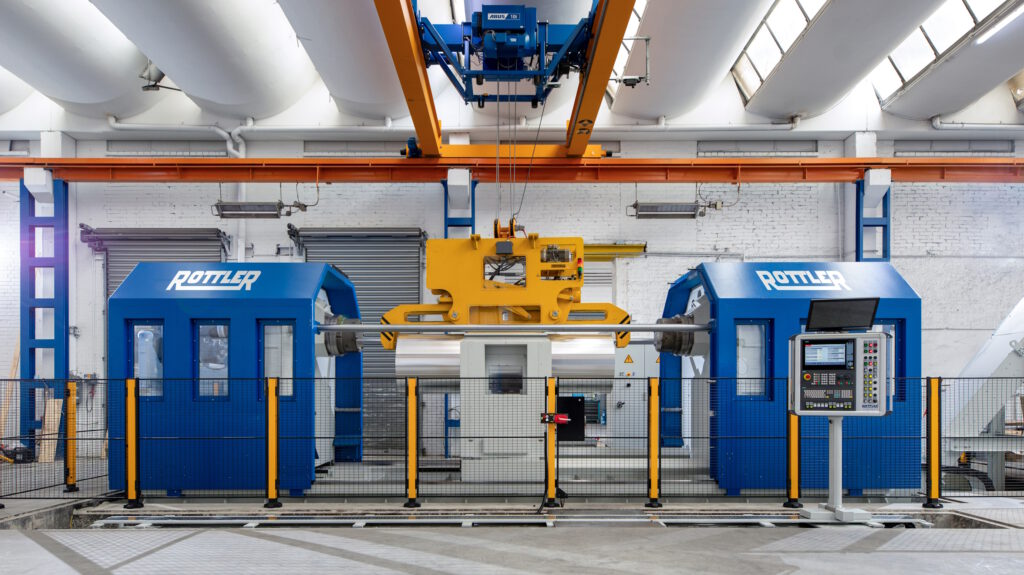 Große Barrendrehmaschine der Firma Rottler.